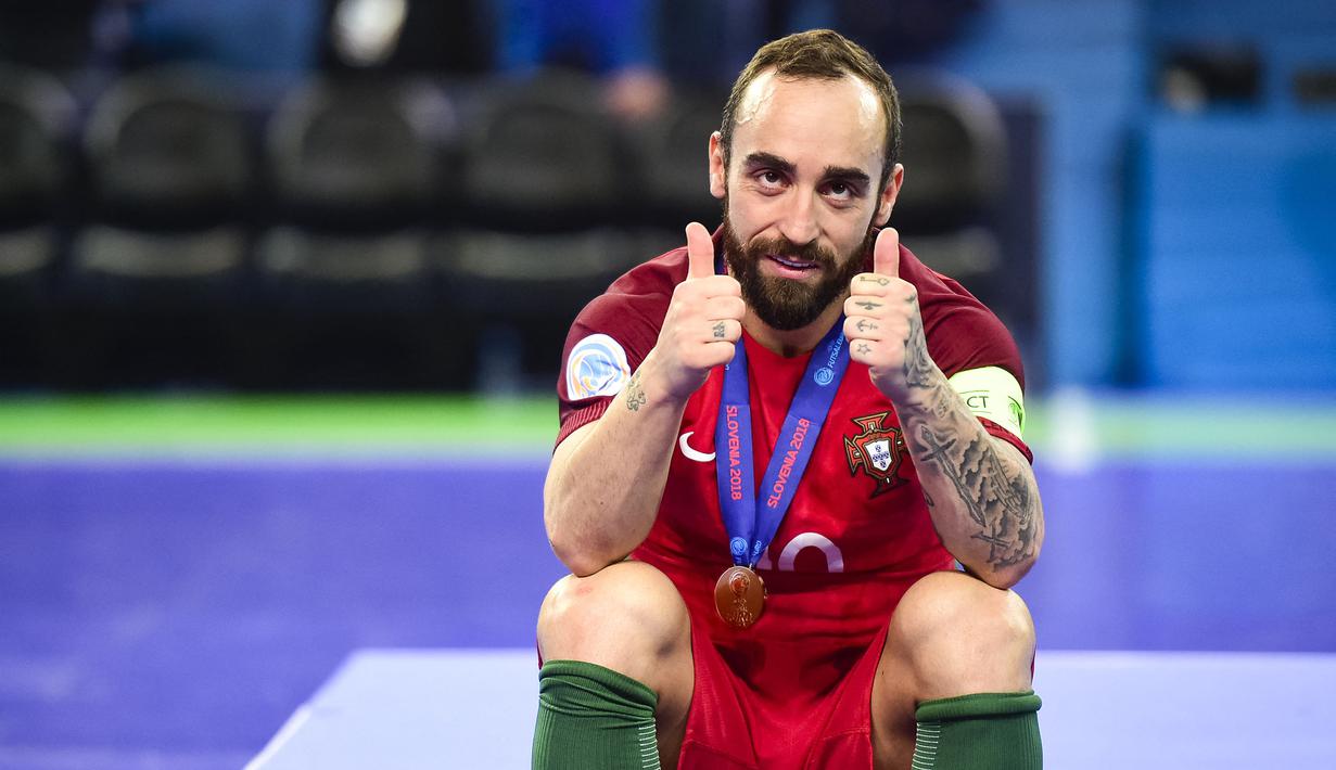 Kini, Ricardinho memutuskan bergabung dengan Pendekar United, salah satu klub liga futsal Indonesia. Kehadirannya tentu akan membuat kualitas futsal Indonesia akan lebih baik dan semakin bergengsi. (AFP/Jure Makovec)