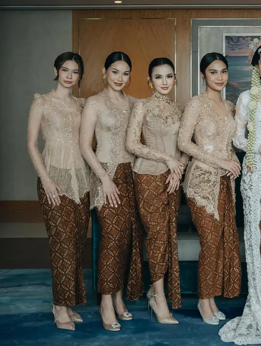 Sedangkan di momen pernikahan Aaliyah Massaid dan Thariq Halilintar, Mahalini Raharja juga menjadi salah satu bridesmaidnya. [Foto: Instagram/mahaliniraharja]