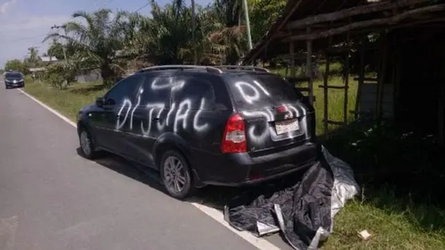 6 Potret Mobil yang Dicoret-coret Ini Bikin Ngelus Dada