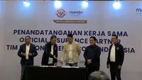 PSSI resmi menggandeng Mandiri Inhealth jadi partner resmi asuransi untuk Timnas Indonesia. Penandatanganan kerja sama dilakukan secara resmi di Menara Danareksa, Jakarta Pusat, pada Kamis (14/3/2024). (Liputan6.com/Melinda Indrasari)