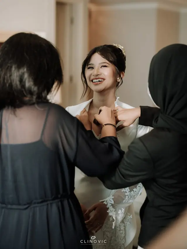 7 Detail Busana Akad Nikah Adira Kania Anak Ikke Nurjanah, Tampil Chic Pakai Blazer