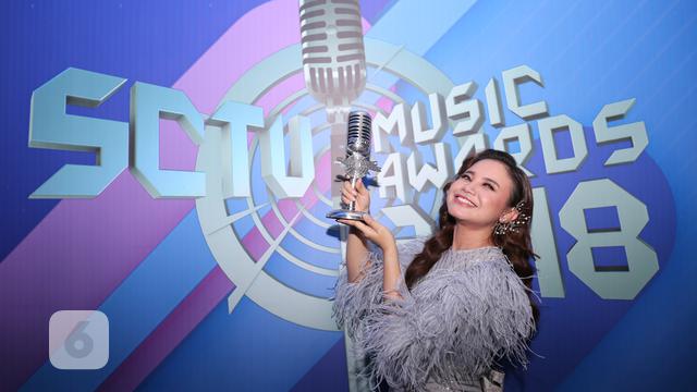 [Bintang] Rossa di SCTV Awards