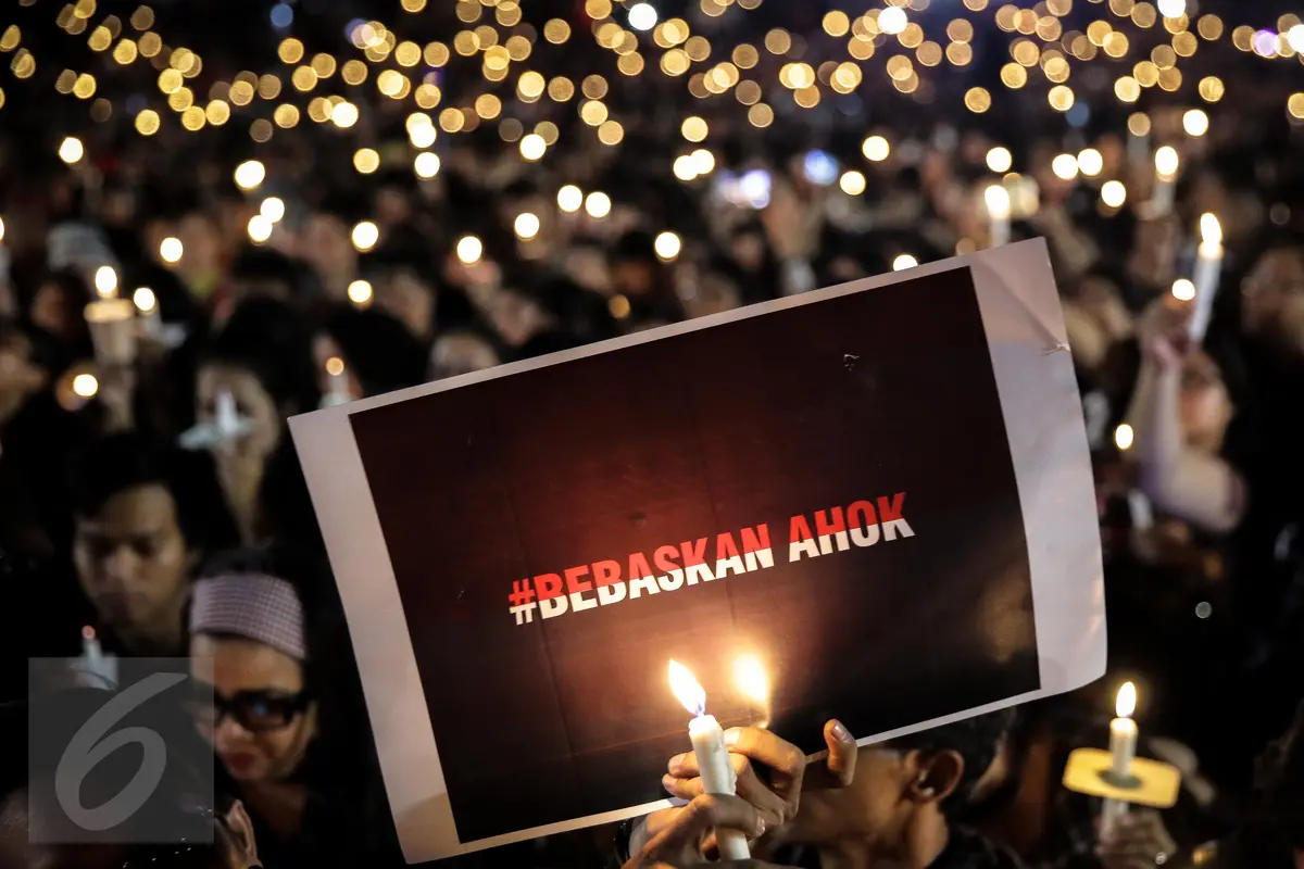 Ribuan Lilin Untuk Ahok Sinari Pelataran Tugu Proklamasi 