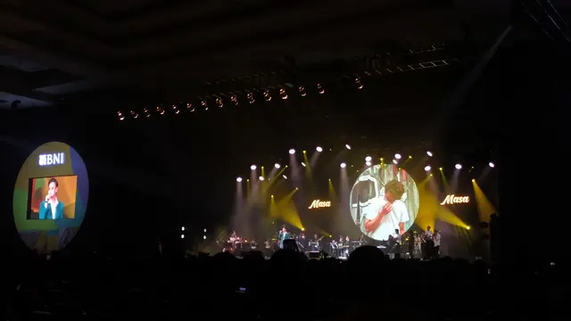 Erwin Gutawa dan Ardhito Pramono di Java Jazz Festival 2024. [Foto: Lanny Kusuma/Fimela]