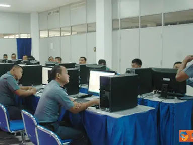 Citizen6, Surabaya: Menurut Komandan Puslatlekdalsen, pelatihan pengopersian webside Kobangdikal tersebut untuk menindak lanjuti perkembangan teknologi yang kian canggih khususnya di bidang informasi melalui media online.  (Pengirim: Penkobangdikal).