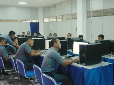 Citizen6, Surabaya: Menurut Komandan Puslatlekdalsen, pelatihan pengopersian webside Kobangdikal tersebut untuk menindak lanjuti perkembangan teknologi yang kian canggih khususnya di bidang informasi melalui media online.  (Pengirim: Penkobangdikal).