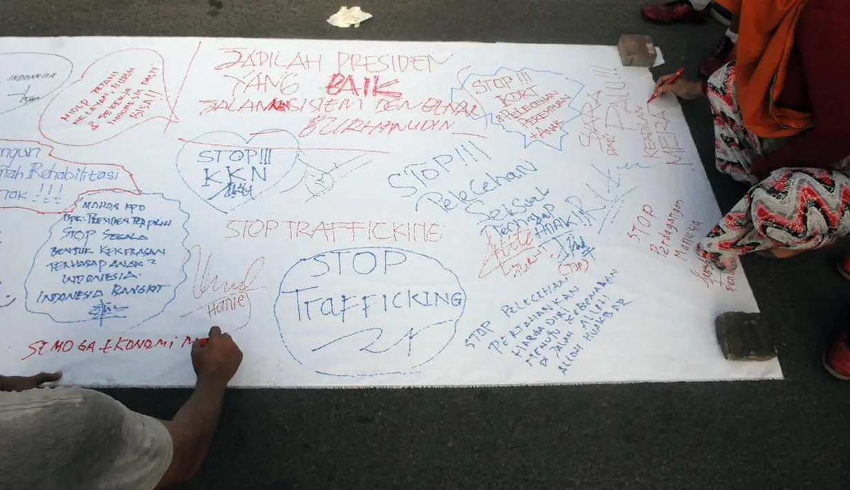 Beberapa goresan pesan dalam 'Aksi Damai 5.000 Tandatangan Suarakan Hak-hak Sipil dan Anak-Perempuan' di Jakarta, (24/8/2014), (Liputan6.com/Herman Zakharia)