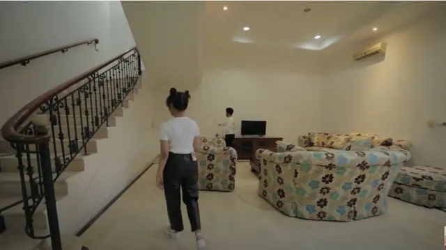 Thariq Halilintar renovasi rumahnya (YouTube/Thariq Halilintar)