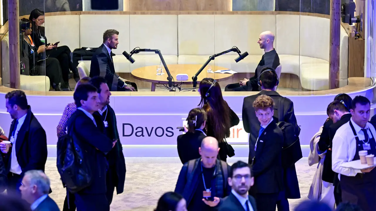 David Beckham Muncul di World Economic Forum, Tutup Mulut Saat Ditanyai soal Broklyn Beckham