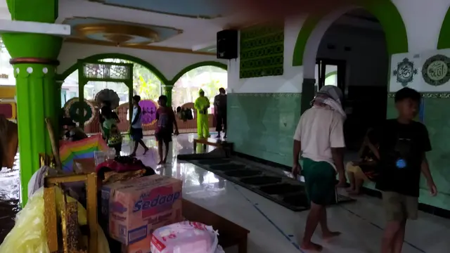 Warga korban banjir di Banyumas mengungsi ke masjid. (Foto: dok. Relawan Fortasi/Liputan6.com)