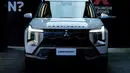 GIIAS tahun 2025 mengangkat tema 'Powering the Future'. Tampak dalam foto, Mitsubishi Destinator yang dipamerkan dalam ajang Gaikindo Indonesia International Auto Show (GIIAS) ke-32 di Indonesia Convention Exhibition (ICE), Tangerang, Banten, 23 Juli 2025. (Yasuyoshi CHIBA/AFP)