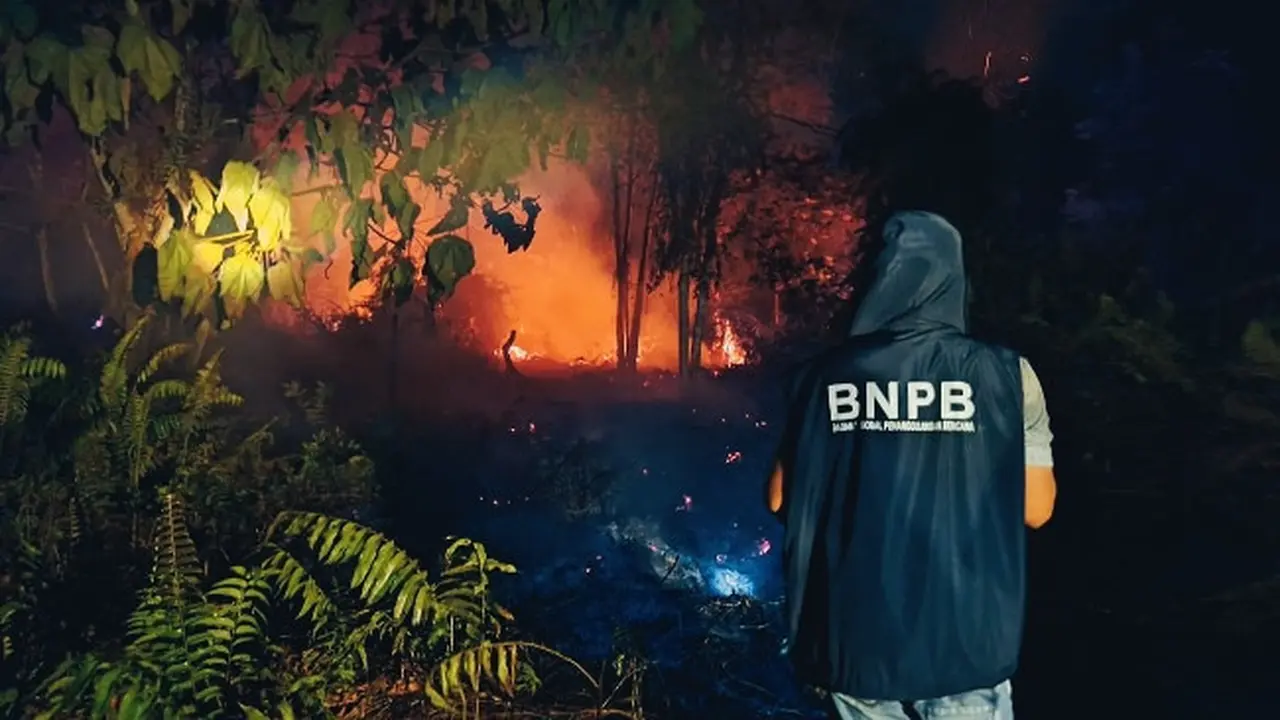 Kebakaran lahan di Desa Rimbo Panjang, Kabupaten Kampar, Riau.
