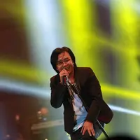  Meskipun sudah berusia 42 tahun, Ari Lasso ternyata masih dikagumi oleh para penggemar perempuan dari generasi yang lebih muda. (Deki Prayoga/Bintang.com)