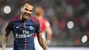 7. Dani Alves – Bek tangguh yang pernah bermain untuk Barcelona ini telah lebih dulu tiba di Parc des Princes sebelum Neymar. Pria kelahiran tahun 1983 itu diboyong PSG dari Juventus pada bursa transfer musim panas. (AFP/Franck Fife)