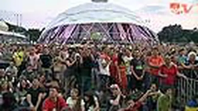 Pendukung Denmark dan Jerman Berpesta