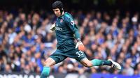 Kiper Arsenal, Petr Cech memiliki durasi kontrak dengan The Gunners hingga 2019. Petr menerima bayaran perminggu sebesar 100.000 pound sterling. (AFP/Glyn Kirk)