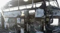 Sebuah bus yang mengangkut 55 penumpang dan 2 sopir terbakar hebat di Kazakhstan pada 18 Januari 2018. (AFP)