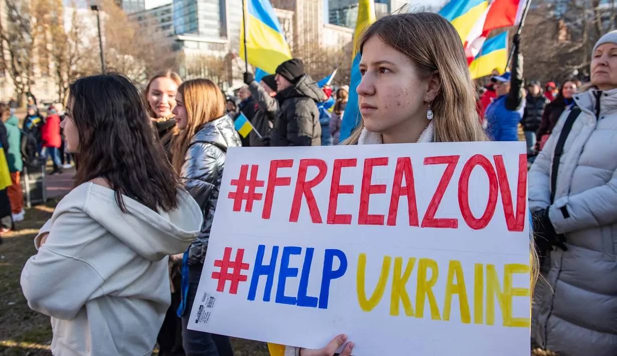 Pengunjuk rasa mendesak dukungan Barat yang lebih besar karena meningkatnya kekhawatiran tentang kemampuan Kyiv untuk menangkis serangan Rusia yang semakin masif. (Joseph Prezioso/AFP)