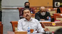 Jaksa Agung ST Burhanuddin saat mengikuti rapat dengar pendapat dengan Komisi III DPR RI di Jakrta, Selasa (23/8/2022). Rapat tersebut membahas perkembangan kasus Korupsi Surya Darmadi 78 T dan kasus Korupsi PT Waskita Beton Precast Tbk. (Liputan6.com/Angga Yuniar)