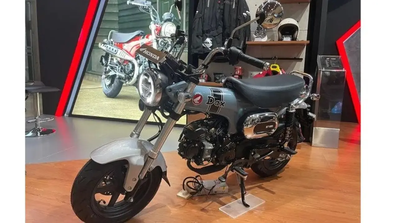 Honda ST125 Dax