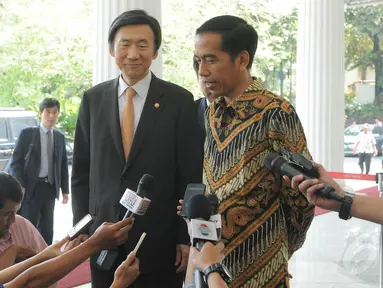 Menteri Luar Negeri Korea Selatan Yun Byung Se menyambangi Jokowi di Balaikota DKI Jakarta, (9/10/14).(Liputan6.com/Herman Zakharia) 