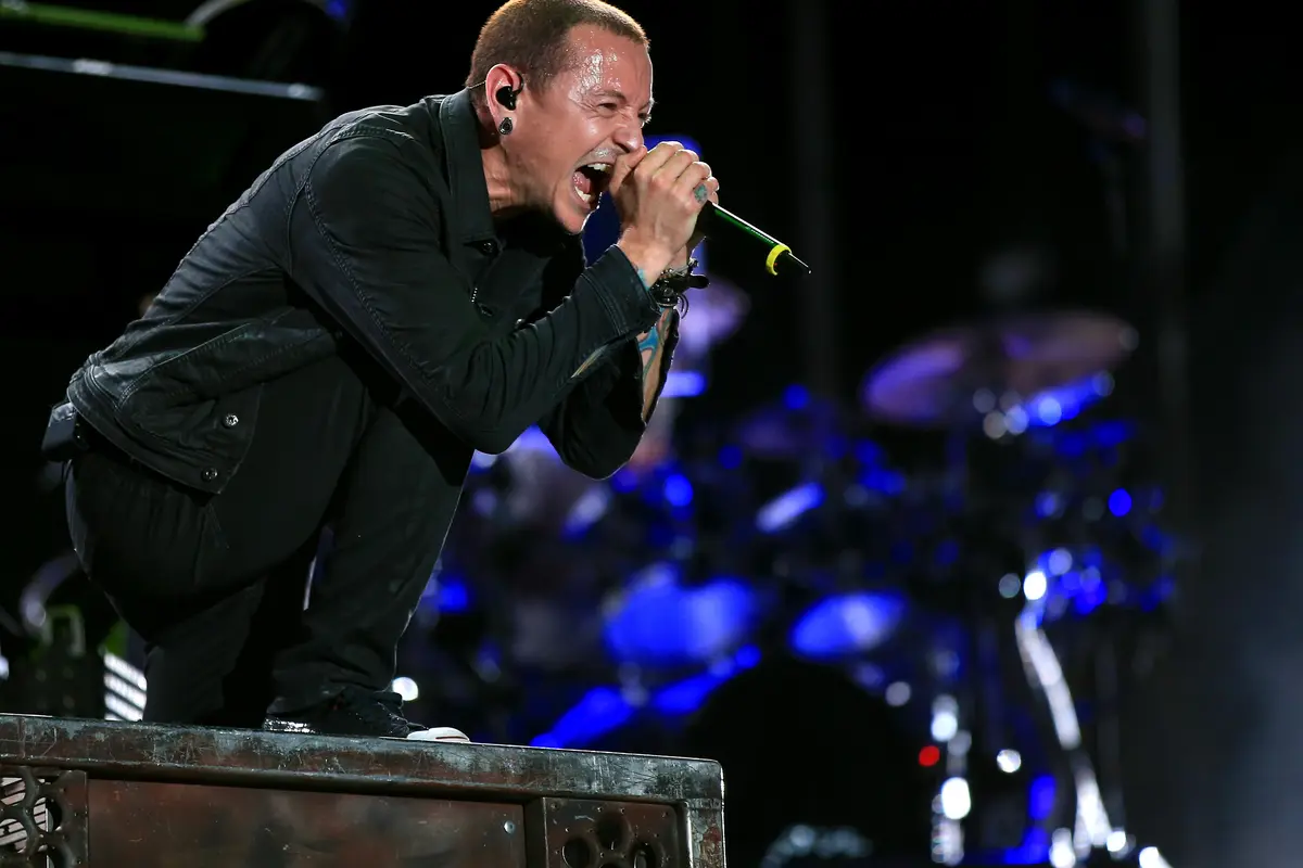 [Bintang] Chester Bennington dan Para Vokalis yang Meninggal Bunuh Diri