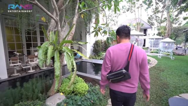 7 Potret Taman Rumah Raffi Ahmad, Keren dan Dilengkapi Arena Bermain
