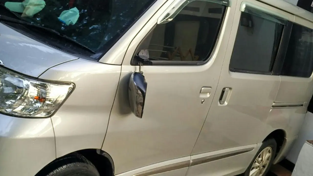 Mobil Kepala Biro Hukum Komisi Pemberantasan Korupsi (KPK) Setiadi dirusak