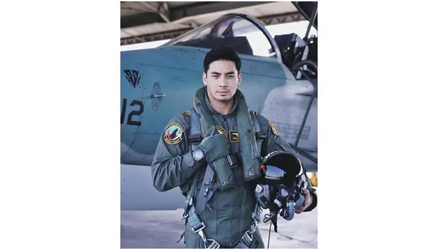 Yoshi juga bermain di film Tanah Air, beberapa waktu lalu ia sedang syuting film Serigala Langit.
