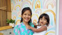 Sora & Mama di Give Cafe, Canggu, Bali