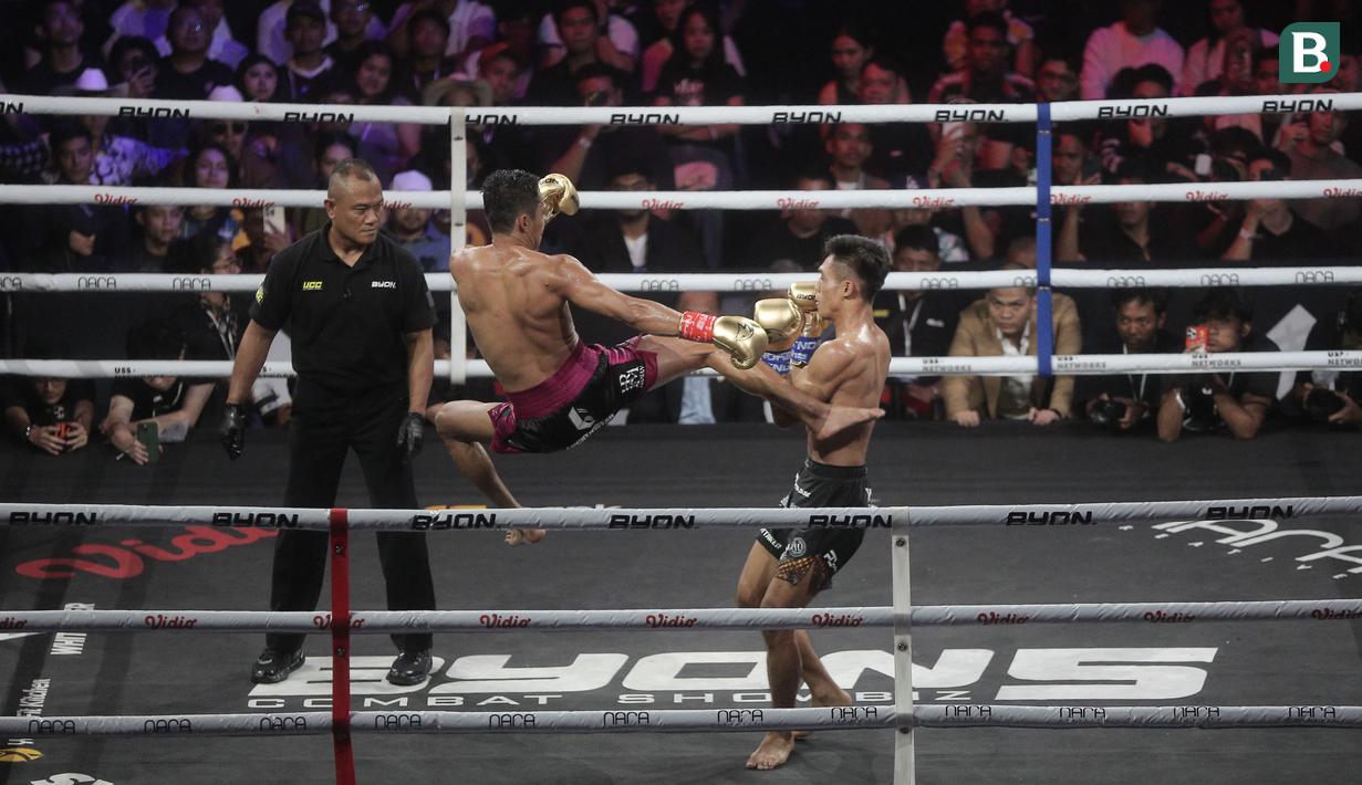 Partai puncak di Byon Combat 5 menyajikan duel panas antara KKajhe vs Aziz Calim. (Bola.com/M Iqbal Ichsan)