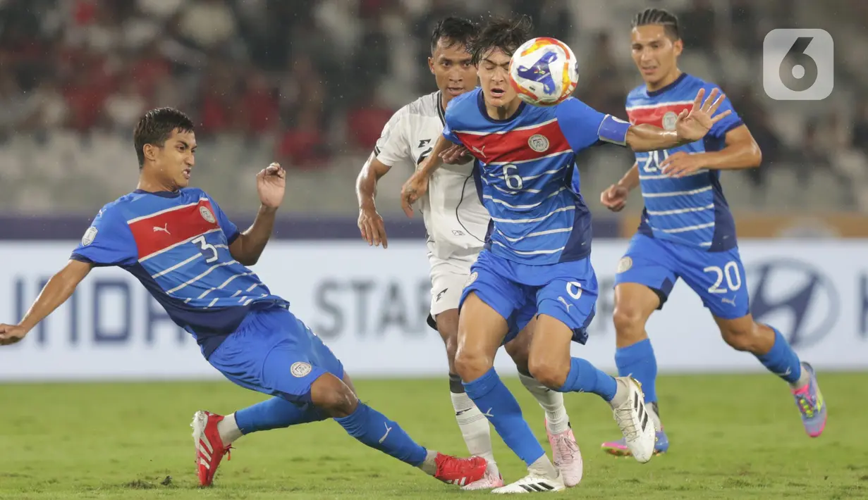 Berulang kali skuad Garuda Muda melancarkan serangan yang merepotkan barisan pertahanan Filipina. (Liputan6.com/Helmi Fithriansyah)