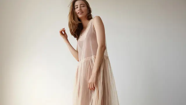 Tren Vintage Dress Kekinian, Intip 5 Gaya yang Bikin OOTD Makin Estetik