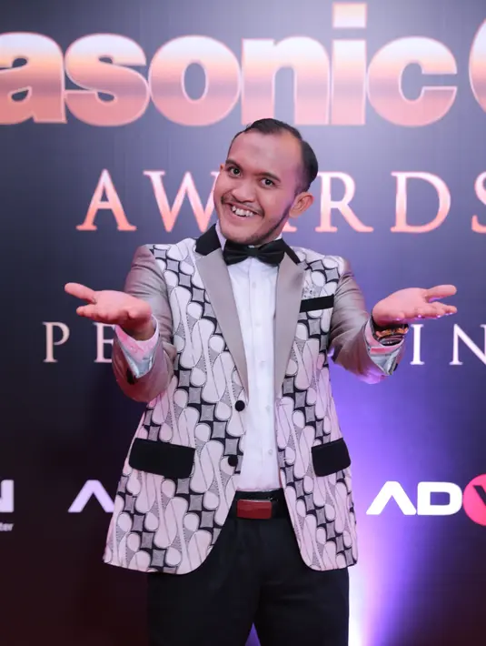 Masih banyak lagi sejumlah nama yang menjadi pemenang di Panasonic Gobel Awards 2017. Tak hanya itu, banya selebriti yang datang sebagai pembaca nominasi dan pengisi acara, salah satunya adalah Cessar. (Adrian Putra/Bintang.com)