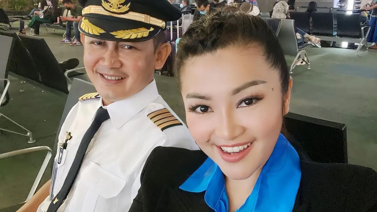 Fitri Carlina dan Hendra Sumendap