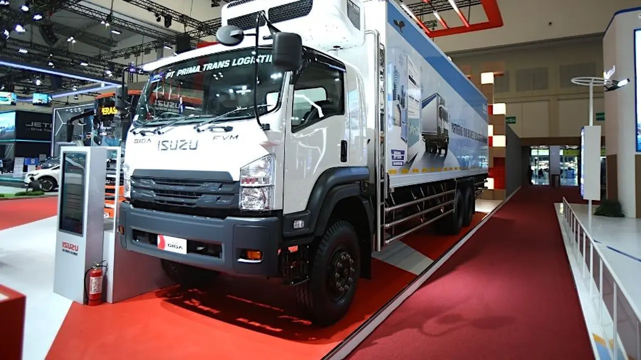 Isuzu GIGA FVM Refrigerator di GIIAS 2025 (Isuzu)