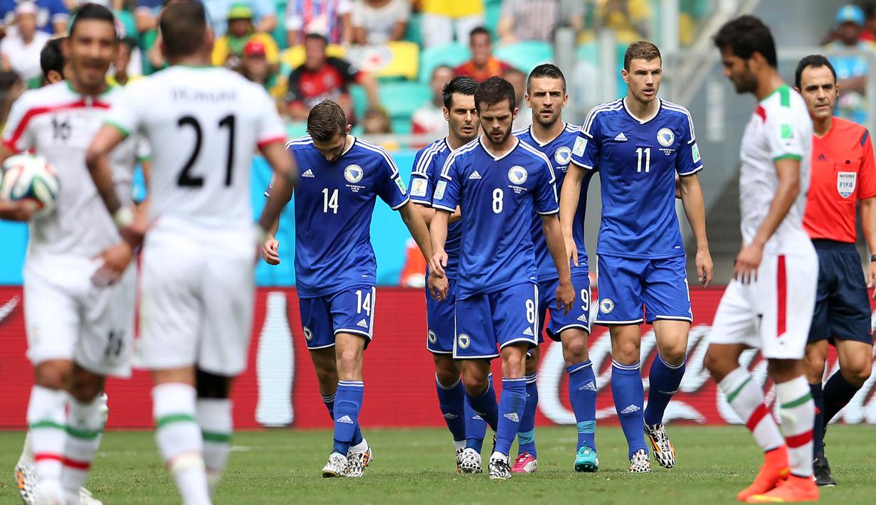 Bosnia Herzegovina. Bosnia Herzegovina tercatat baru 1 kali lolos ke putaran final Piala Dunia pada edisi 2014 di Brasil. Edin Dzeko dkk lolos usai memuncaki Grup G pada fase kualifikasi Zona UEFA. Bosnia Herzegovina harus tersingkir di fase Grup F pada putaran final Piala Dunia 2014 setelah hanya menempati posisi ketiga dengan mengoleksi tiga poin usai menelan dua kekalahan dari Argentina dan Nigeria, dan hanya menang atas Iran di matchday terakhir. (AFP/Behrouz Mehri)