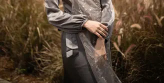 Sudah mulai mencari-cari model baju Lebaran 2022?Raya Collection dari brand ready-to-wear ATVEZZO milik desainer muda Christie Basil merilis 6 desain yang berkolaborasi dengan Syahnaz Sadiqah (Foto: ATVEZZO)