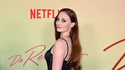 Sophie Turner berpose saat menghadiri pemutaran perdana film "Do Revenge," di Netflix di Vine TUDUM Theater di Los Angeles, California, Rabu, 14 September 2022. Aktris asal Inggris ini berjalan di karpet merah dengan sepasang sepatu hak stiletto hitam dengan jari kaki krom yang edgy. (Photo by Patrick T. FALLON / AFP)