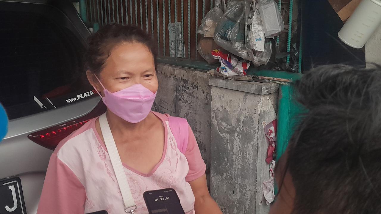 Tio Siu Hoa mengamati perubahan pada keluarga Rudyanto Gunawan, K. Margaretha Gunawan, Budyanto Gunawan (69), Dian (42).