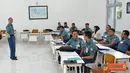 Citizen6, Surabaya: Pelatihan yang melibatkan perwira, bintara dan Pegawai Negeri Sipil tersebut diikuti 60 peserta. Sementara dari UNJ di wakili staf P2P UNJ Acmad Ridwan. (Pengirim: Penkobangdikal).