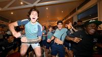 Skuad Arsenal bersorak gembira menyambut gelar juara Liga Inggris 2025/2026 setelah AFC Bournemouth berhasil menahan imbang Man City dalam lanjutan Liga Inggris 2025/2026. (Dok. Arsenal)