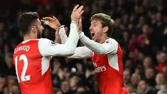Bek Arsenal, Nacho Monreal, merayakan gol bunuh diri yang dilakukan oleh bek Leicester, Robert Huth, pada laga Premier League di Stadion Emirates, London, Rabu (26/4/2017). Arsenal menang 1-0 atas Leicester. (AFP/Glyn Kirk)
