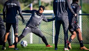 Endrick yang baru saja dilepas Real Madrid langsung tancap gas mengikuti sesi latihan bersama klub barunya Olympique Lyon. (AFP/Olivier Chassignole)