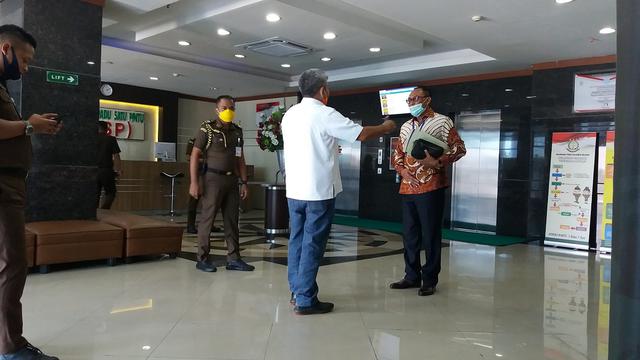 Wabup Tana Toraja, Victor Datuan diperiksa dalam kasus dugaan eksploitasi Hutan Mapongka, Tana Toraja (Liputan6.com/ Eka Hakim)