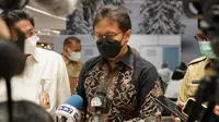 Menteri Kesehatan RI Budi Gunadi Sadikin meninjau langsung pelaksanaan vaksinasi COVID-19 di Trans Studio Mall Cibubur, Depok, Jawa Barat, Senin 28 Juni 2021. (Dok Rokom Kementerian Kesehatan RI/Nursiwan)