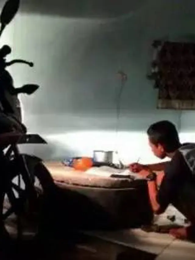 8 Potret Aksi Nyeleneh Orang Ketika Mati Listrik Ini Bikin Geleng Kepala