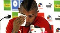 Bintang Timnas Chile dan Juventus Arturo Vidal meminta maaf atas kecelakaan mobil yang menimpa dirinya dan sang istri (Claudio Reyes / AFP)