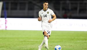 Gelandang Timnas Indonesia, Joey Pelupessy, saat melawan Timnas Lebanon dalam laga FIFA Matchday 2025 di Stadion Gelora Bung Tomo, Surabaya, Senin (8/9/2025). (Bola.com/Abdul Aziz)