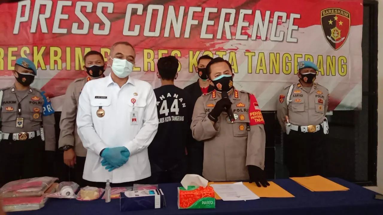 Polres Tangerang menetapkan seorang mahasiswa berinisial S (18) sebagai tersangka aksi vandalisme di musala